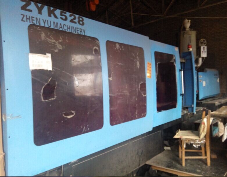 專業(yè)回收各種注塑機，等設(shè)備，18920137719